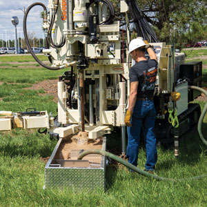 3126GT产生一致的泥浆流，并用单独的液压电路用于泥浆泵